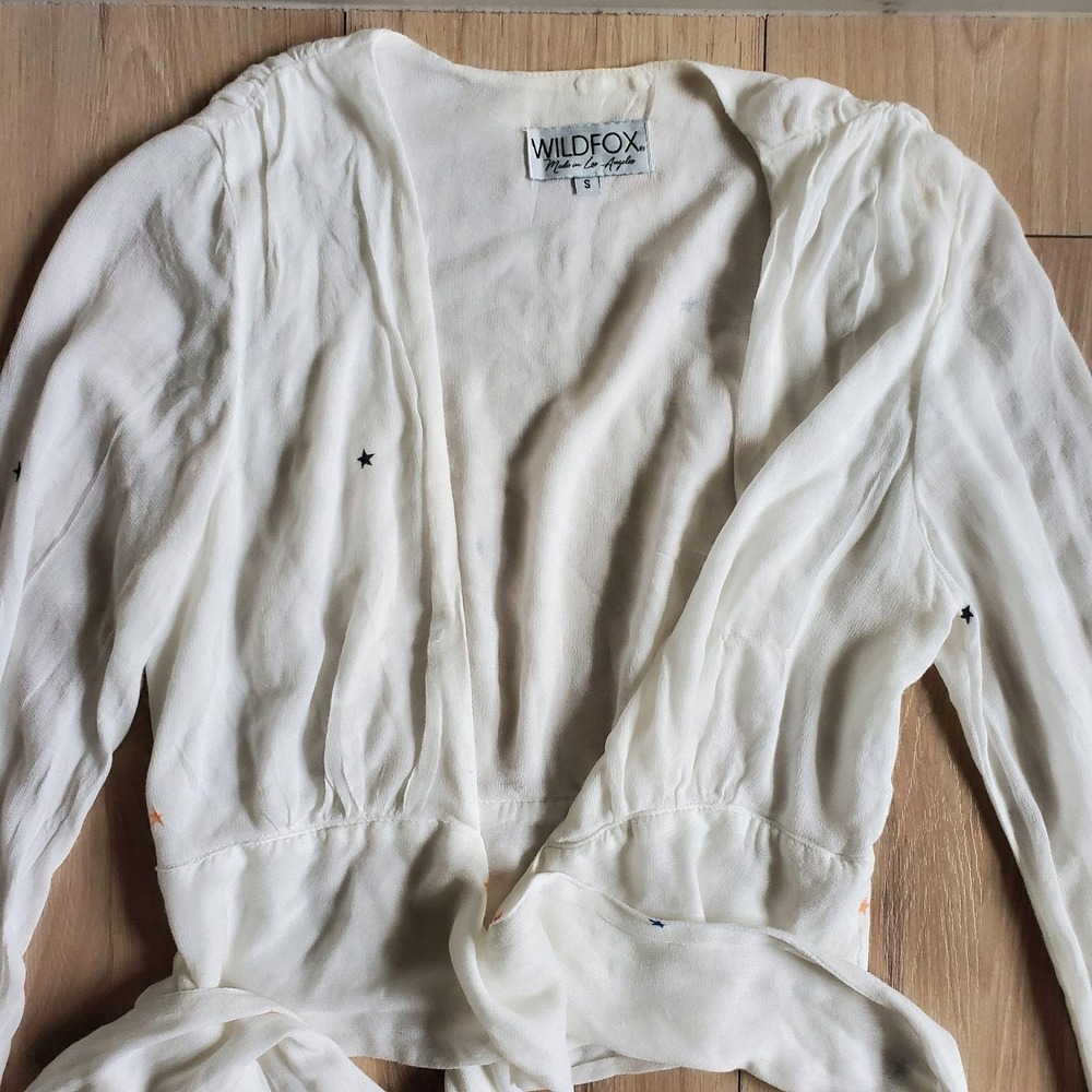 Wildfox Blouse Womens S White V Neck Tie Front Stars Cropped Top Lightweight USA - Picture 9 of 9